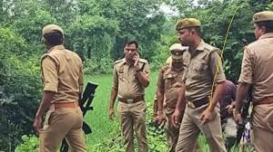 बाराबंकी में इस हाल में मिली महिला सिपाही की हाफ न्यूड बॉडी, नेम प्लेट पर लिखा है विमलेश - Half nude body of a female constable found in this condition in Barabanki,