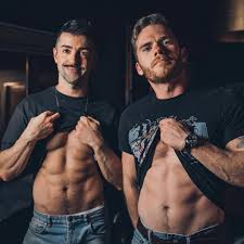 Gay Comedian Matteo Lane Mixes Laughs & Linguine on Hulu