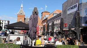 Tilskuere skal give spillerne den sidste energi. Esbjerg Liberal Dictionary