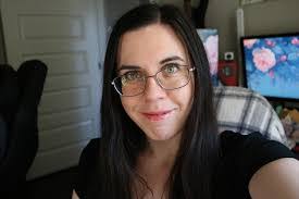 Thalia Holmes's Instagram, Twitter & Facebook