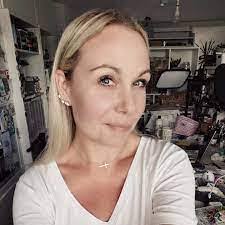 Donna Cluney's Instagram, Twitter & Facebook