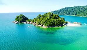 Ciri khas dari kawasan ini adalah dunia bawah lautnya yang cukup mengesankan. Senarai Tempat Menarik Di Malaysia Percutian Yang Menyeronokkan Cari Homestay
