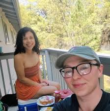 Are there free parking areas for kayaking or SUP in New Braunfels, Texas?