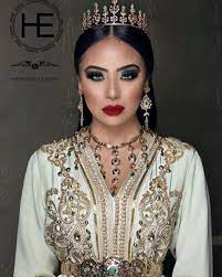 Epingle Par Idees Fiancailles Sur Maquillage Oriental Mariage Robe De Mariee Arabe