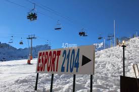 Mais si vous préférez avoir des données disponibles tout le temps, vous pouvez acheter une carte prépaiement d'andorra telecom avec laquelle vous pourrez. Esport 2104 Magasin De Ski Andorre Pas De La Case