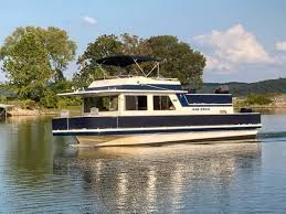 This vessel has been meticulously updated since purchased, new toile. Gibson Houseboat For Sale Zeboats