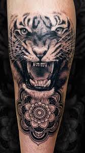 Butterflies can be delicate and beautiful, but they can also represent transformation, resilience, hope, and even love. Pin On Model Tatuaj