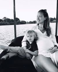 Congratulations to olivia and the booksmart cast and crew for winning the best first feature award! 32 Pics That Perfectly Capture Olivia Wilde Jason Sudeikis Aww Inspiring Family Life In 2020 Jason Sudeikis Olivia Wilde Actress Christina