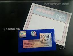 Seorang pengguna facebook bernama debu putih berkongsikan satu cara mudah dan selamat tanpa meninggalkan kesan gam dicermin kereta apabila road tax ditanggalkan. Ada Apa Dengan Sticker Roadtax Hafiz Rahim