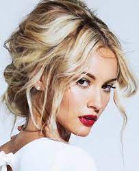 Che quando sciogliete lo chignon vi . Hairdo Trends The Chignon Takes It All Kinda 3d Swimwear