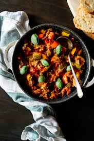 Klassisches Franzosisches Ratatouille Aus Dem Schmortopf Ratatouille Rezept Typisch Franzosisches Essen Franzosisch Kochen