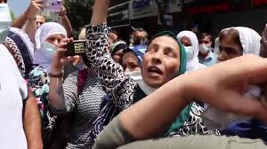 İzmir konak'taki hdp il binasına girerek silahlı saldırıda bulunan kişi, deniz poyraz'ın ölümüne neden oldu. Deniz Poyraz In Annesi Hatasiz Yere Kizimi Oldurduler Blog Gazetesi Son Dakika Haberleri Guncel Haberler