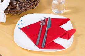 Voici le pliage de serviette en forme d.йventail. Diy Pliage De Serviette Poisson Facile Fetes Vous Meme