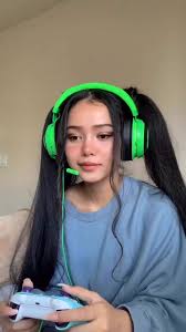 Bella Poarch Bellapoarch Official Tiktok Watch Bella Poarch S Newest Tiktok Videos Chicos Famosos Chicas Guapas Chicas