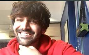 #kartik hugs seerath#kartik naira #yrkkh#whatsapp new video status #monday update#shorts. Kartik Aaryan Hopes He Gets To Do The Hindi Remake Of Allu Arjun S Ala Vaikunthapurramuloo