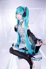 Pin By Modern Tokyo Times On Cosplay Miku Cosplay Cute Cosplay Vocaloid Cosplay