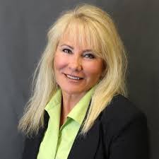 Maureen Mott's Instagram, Twitter & Facebook