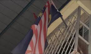 Uaclips pasang bendera terbalik ? Penjara 3 Tahun Atau Denda Rm20 000 Gara Gara Pasang Bendera Malaysia Terbalik