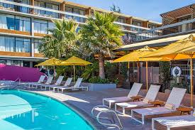 El carmel mission inn es un hotel boutique que ofrece alojamiento asequible en un entorno elegante y moderno. Gay Travel Tips Gay Monterey With Carmel Mission Inn In The Know