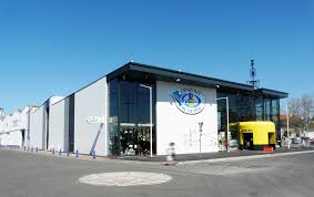 En 1999, les magasins comptoir de la mer font leur apparition dans l'ouest de la france. Le Comptoir De La Mer Saint Gilles Croix De Vie Quattro Architectes Nantes La Roche Sur Yon