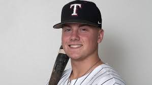 Ava Chapman's Instagram, Twitter & Facebook