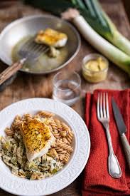 Poisson Poele Aux Epices Mexico Et Creme De Poireau A La Moutarde En 2020 Recettes De Cuisine Recette Recette A Base De Poisson
