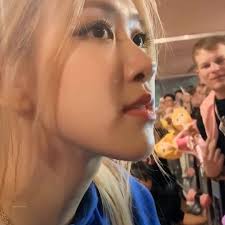 Real Life Rosé Camera Video and Bare Face Photos