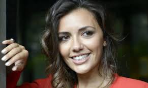 Di fatto, george non si sente alla sua altezza. Serena Rossi Eta Altezza Peso Marito Figli Caffeina Magazine
