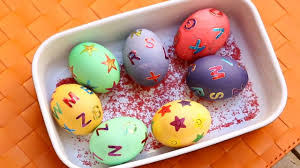 شم النسيم، يرتبط كثيرا لدى كثير من المصريين، بالخروج إلى المتنزهات والأماكن العامة والحدائق وضفاف النيل، لكنه يرتبط أيضا لدى الكثيرين بتناول البيض الملون والأسماك. Ø¨ÙŠØ¶ Ø´Ù… Ø§Ù„Ù†Ø³ÙŠÙ… Ø§Ù„Ø£Ù„ÙˆØ§Ù† Ø§Ù„Ù…ÙØ¶Ù„Ø© ÙˆØ·Ø±Ù‚ Ø§Ù„ØªÙ„ÙˆÙŠÙ† Ø§Ù„ØµØ­ÙŠØ© ØµÙˆØ±