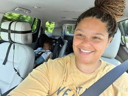 Mr Grey with his little carer 🥰 He is starting to hydrate really well.  Still maybe a fragment of glass in his foot so I will have another look in  the morning. 🐾🐾