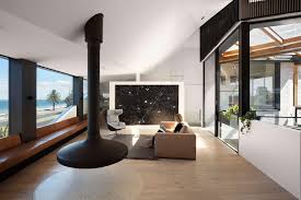 In most cases, the house wraps around a courtyard at the front or the rear, but sometimes it's on one side, or completely enclosed by the house. Designinc Bio Courtyard House Designinc