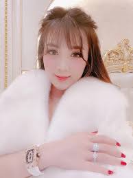 Loạt hình ảnh "bốc lửa" của nữ giảng viên "gợi cảm nhất Hà thành" Âu Hà My