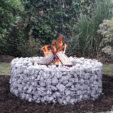 Ich habe mich mal im internet schlau gemacht und habe mir auch schon verschiedene beispiele angesehen. Gabionen Grill Und Feuerstelle Im Selbstbausatz Rund Und Eckig Als Aussengrill