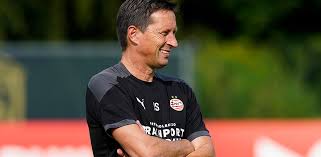 Geçen sezon ligi ikinci sırada tamamlayarak şampiyonlar ligi'ne ön eleme turundan başlama hakkı kazanan galatasaray, hollanda'nın köklü kulübü psv eindhoven ile kozlarını paylaşıyor. Psv Nl Psv Host Galatasaray On 21 July