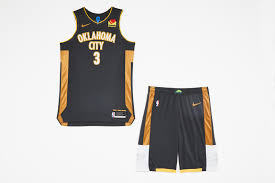 ↑ « le maillot de tony parker retiré le 11 novembre par les spurs », sur basketusa.com, 17 août 2019 (consulté le 12 novembre 2019). Nba Decouvrez Les 29 Maillots Nike City Edition 2019 2020 Sportbuzzbusiness Fr