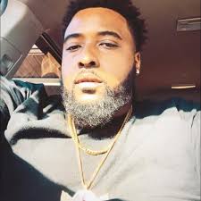 Hits Blunt CAN U WEAR HOUSE SHOES IN A APARTMENT 💨🤣🍃