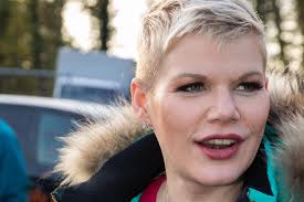 An tag 14 bricht die sonst so starke kämpferin in sich zusammen. Melanie Muller Jetzt Reicht Es Ihr Nach Picknick Bild Kritik Spricht Sie Gala De