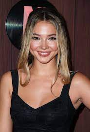 Everything related to the actress madelyn cline. Madelyn Cline At I Am Not Okay With This Photocall In Hollywood 02 25 2020 Hawtcelebs