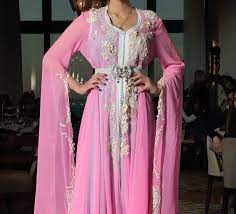 Moroccans like it for its comfort, and it is very popular and well known in morocco and algeria as well. Morocco Traditional Clothes The Complete Guide