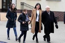 Bratanica jarosława kaczyńskiego po raz trzeci została mamą. Jaroslaw Kaczynski Ma Wnuki Marta Kaczynska Zdradzila Plec Trzeciego Dziecka Super Express Wiadomosci Polityka Sport