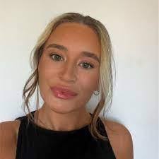 Erin Biggins's Instagram, Twitter & Facebook