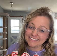 Deborah Deslauriers's Instagram, Twitter & Facebook