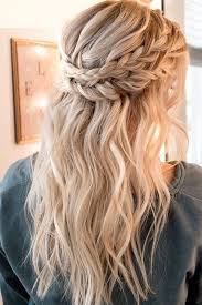 Maybe you would like to learn more about one of these? Half Bun Half Down Hairstyles Fall Winter 2018 2019 Peinados Poco Cabello Peinados Cabello Corto Peinado Y Maquillaje