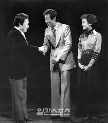 1962년 10월 10일 충청남도 천안시 에서 태어났다. ìœ„í‚¤ë¦¬ ë³„ì„¸ í–¥ë…„ 79ì„¸ ì†¡í•´ ì•žì„  ì „êµ­ë…¸ëž˜ìžëž' ì´ˆëŒ€ Mc ì¤'ì•™ì¼ë³´