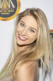 Kayla Bundy Attends Lany Entertainment Summer Industry Mixer Private  Residence — Stock Editorial Photo © info@photographybyeugene.com #478288228