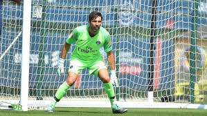 Le psg frappe un coup sportif et de communication. Dbasia News Buffon S Touching Message After Presenting First Trophy For Psg Dbasia News
