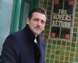 He married caroline harding in 2002 and the couple has three children. Chris Gascoyne The Lovable Rogue Of Coronation Street Thespec Com
