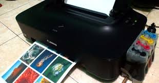 Sorotan lampu yang terang mengenai seluruh permukaan photoconductor dan menghapus citra listrik statisnya. Cara Mengatasi Hasil Cetak Printer Canon Ip2770 Sering Bergaris Putus Putus
