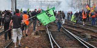 Mais encore une fois, la ministre du transport affirme que le statut des cheminots actuels n'est pas menacé. Sncf Les Vraies Raisons De La Greve Des Cheminots Le Point