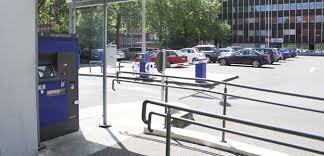 Ein kulturzentrum, ein rathaus, ein bürgerhaus, ein baudenkmal. Parkplatz Vattmannstrasse Parkziel